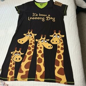 NWT Women’s Giraffe Night Shirt